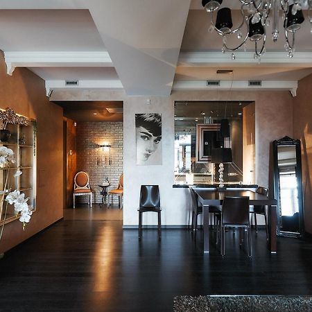 So Fashionable Apartment In The Heart Of Minsk Exterior photo